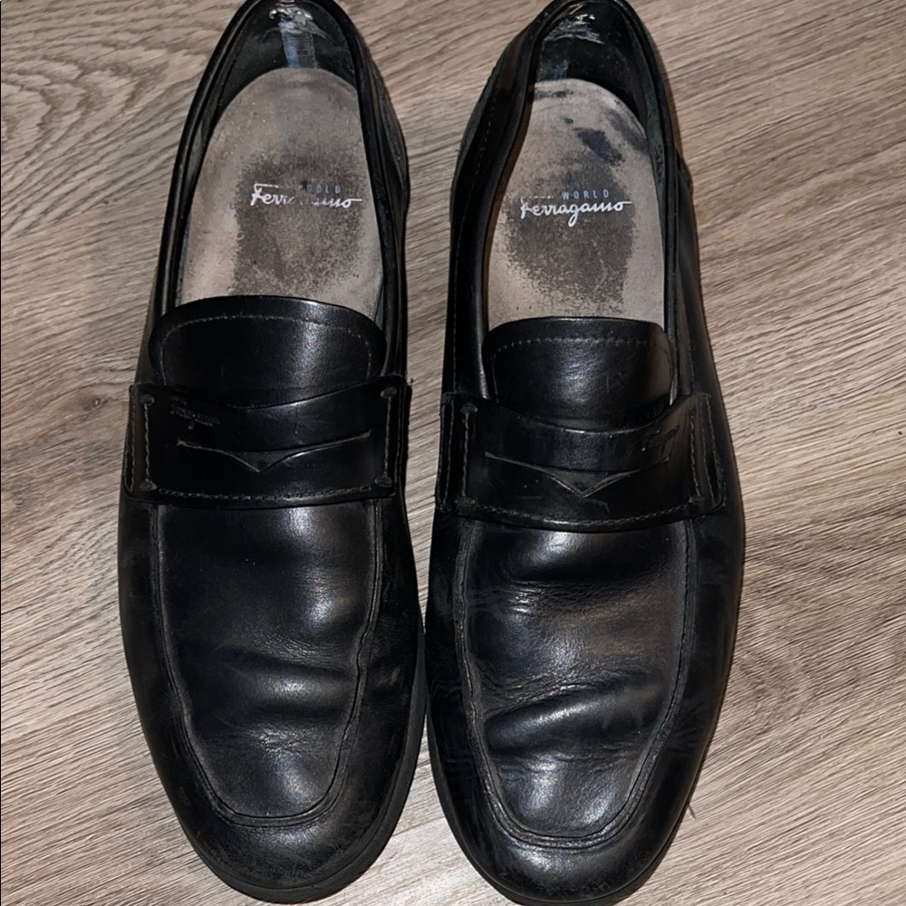 Salvatore Ferragamo men’s black leather loafers 8.5
